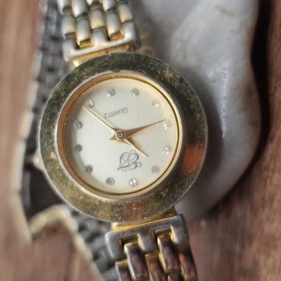 Ellen tracy B3116 needs batteries‎ stainless steel vintage wristwatch